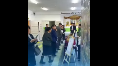 «Келешектің тұтқасы – білімді ұрпақтар» тақырыбында жылжымалы көрме