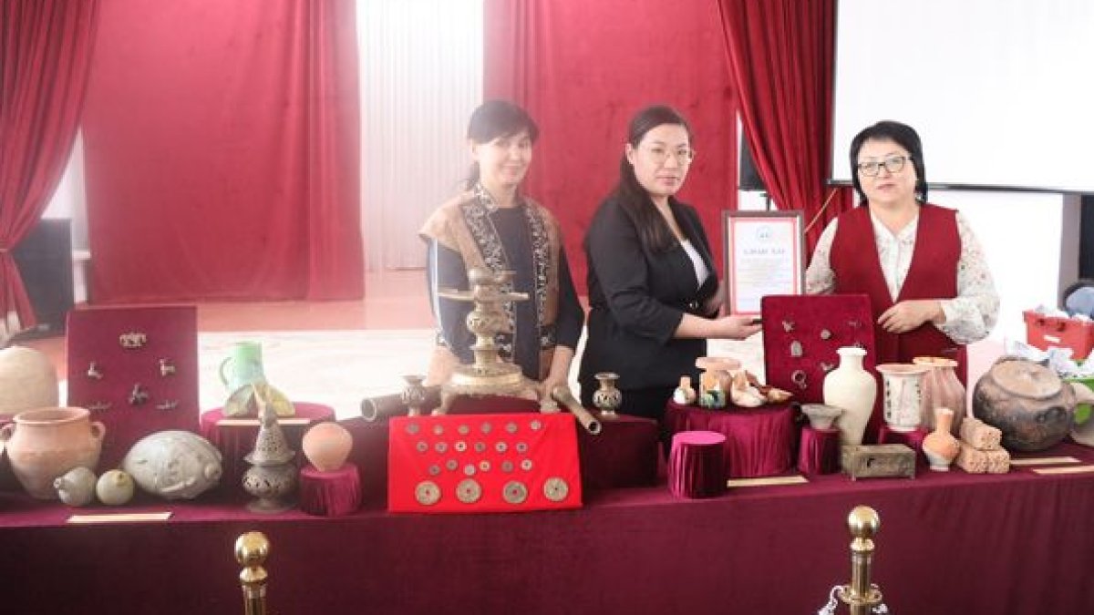 Шайқорық орта мектебіне «Бабадан қалған қолтаңба» тақырыбында жылжымалы көрме