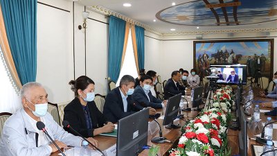 Дөңгелек үстел өтті