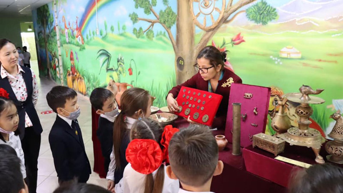 Жылжымалы көрме ұйымдастырды