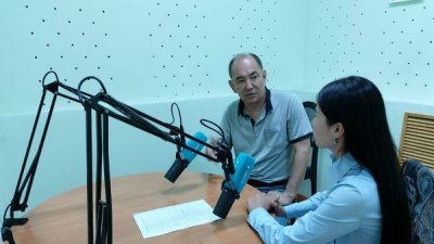 Апталық радиохабарға сұхбат берді