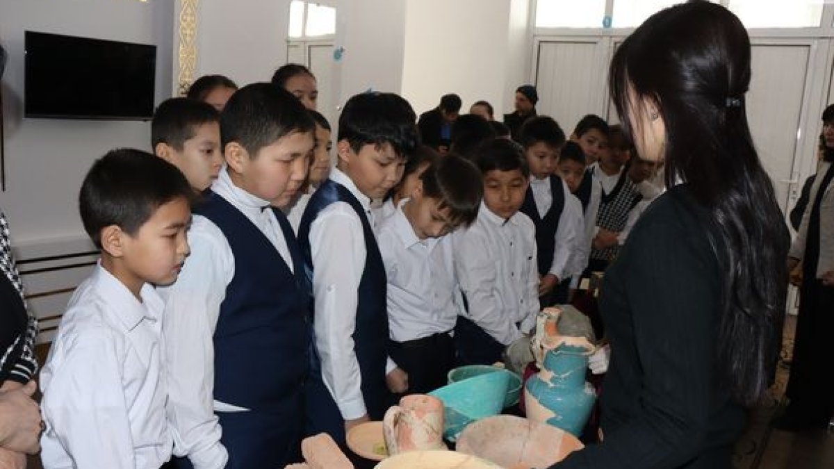 №11 орта мектебіндегі көрме