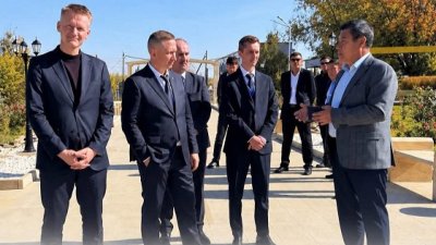 Ресей Федерациясының Ленинград облысынан келген делегация Айша бибі кесенесімен танысты